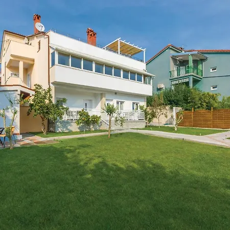 Lejlighed 1 Bedroom Beautiful In Novigrad *